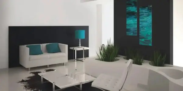 Nowoczesny salon z białymi meblami i turkusowymi dodatkami. Ściana za kanapą pomalowana na ciemny grafit, kontrastująca z jasną farbą satynową a matową na pozostałych ścianach.